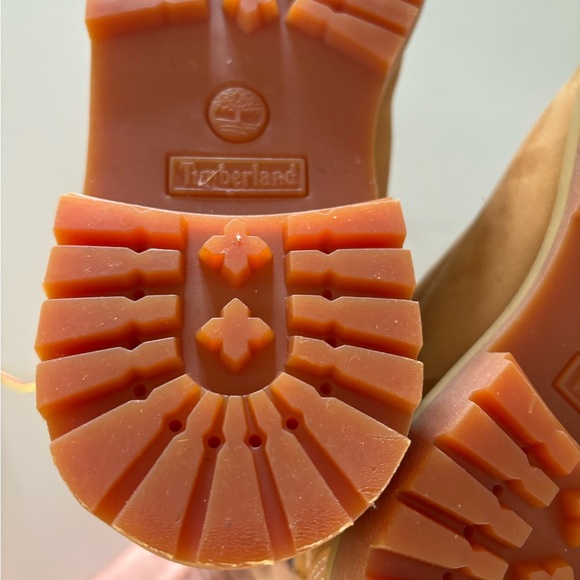 TIMBERLAND•boys 6” tan construction boots 2.5 EUC - Picture 6 of 7